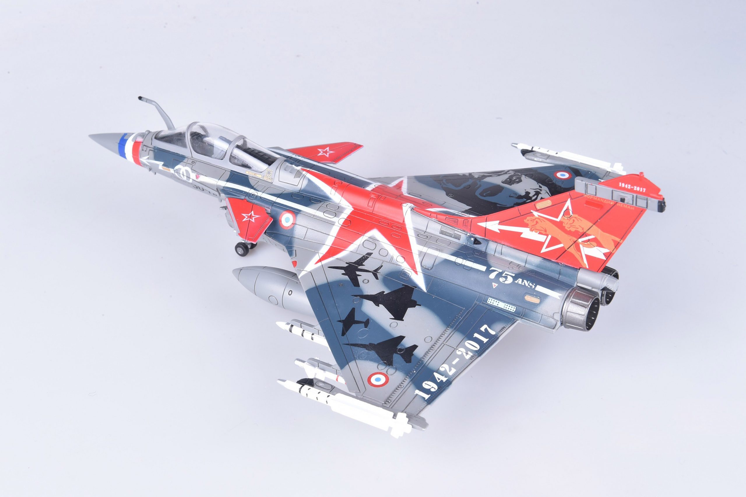 1:72 French Air Force Rafalec fighter The 75th anniversary of Normandy Alloy simulation aircraft model 1:72 French Air Force Rafalec fighter The 75th anniversary of Normandy Alloy simulation aircraft model