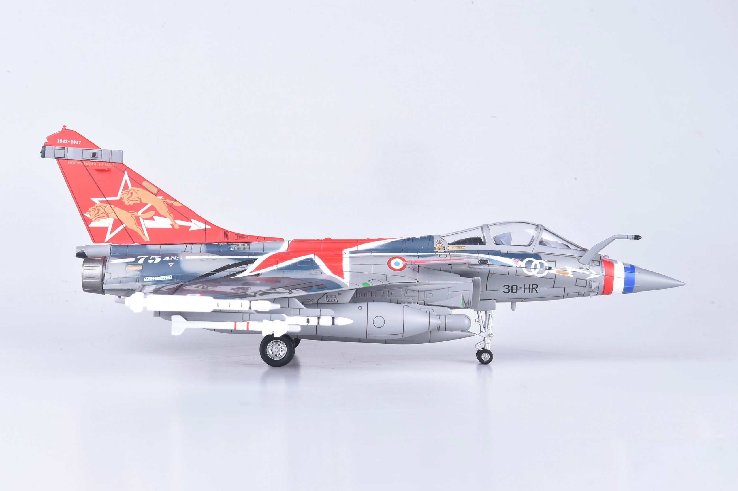 1:72 French Air Force Rafalec fighter The 75th anniversary of Normandy Alloy simulation aircraft model 1:72 French Air Force Rafalec fighter The 75th anniversary of Normandy Alloy simulation aircraft model