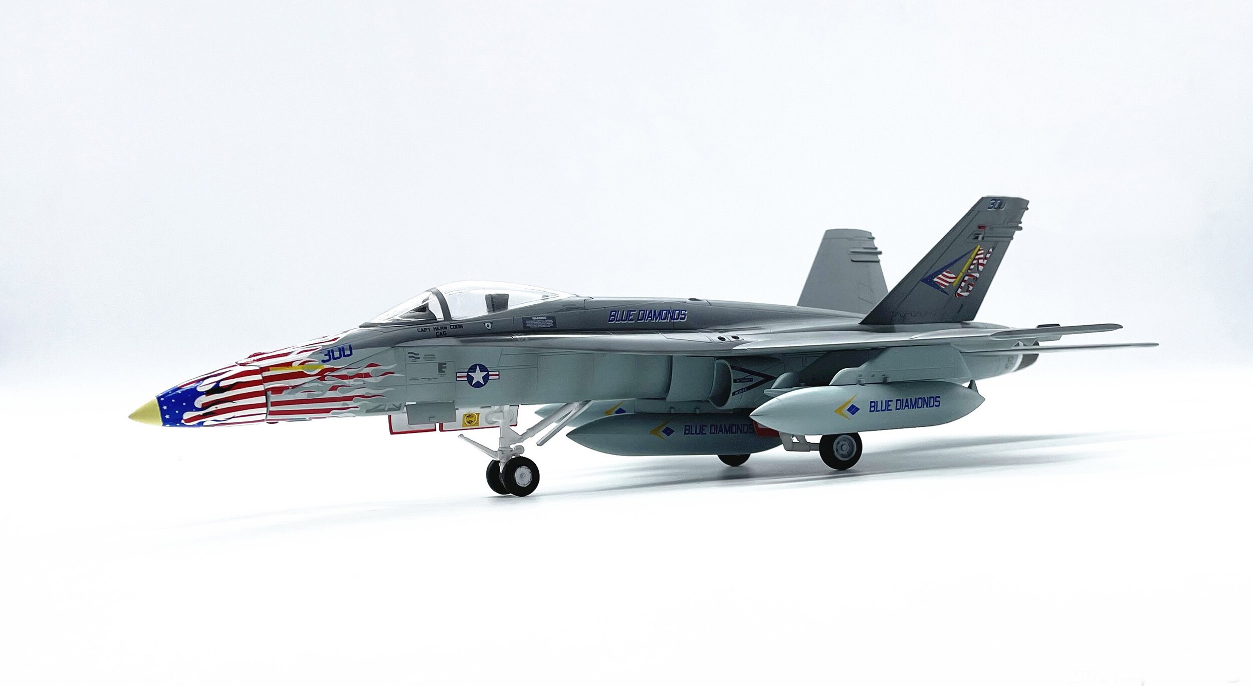 1: 72 American f / A-18C fighter model Simulation finished product model 37118 1: 72 American f / A-18C fighter model Simulation finished product model 37118