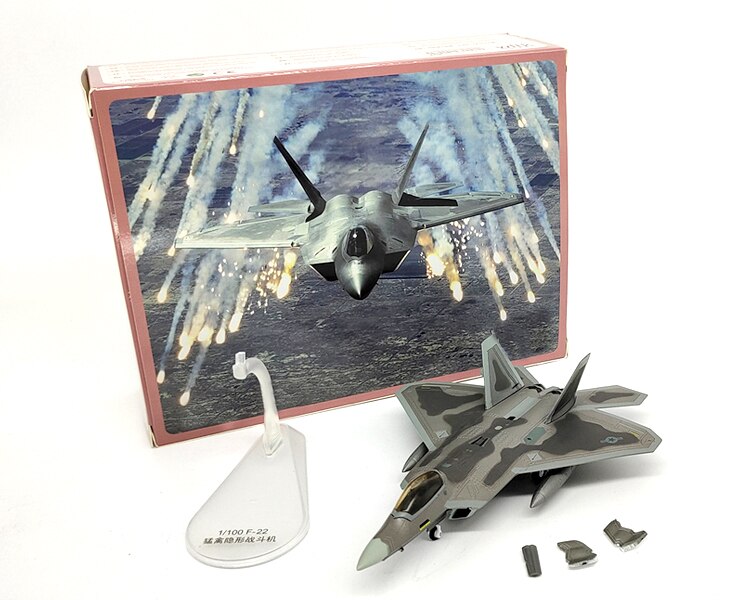 1:100 US Air Force F22 stealth fighter Alloy aircraft model Static simulation ornament 1:100 US Air Force F22 stealth fighter Alloy aircraft model Static simulation ornament