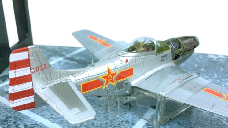 1 / 72 Chinese air force p-51d fighter Intraband structure Founding ceremony 1949 Alloy collection model