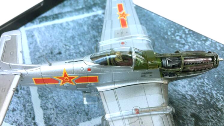 1 / 72 Chinese air force p-51d fighter Intraband structure Founding ceremony 1949 Alloy collection model
