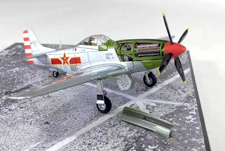 1 / 72 Chinese air force p-51d fighter Intraband structure Founding ceremony 1949 Alloy collection model