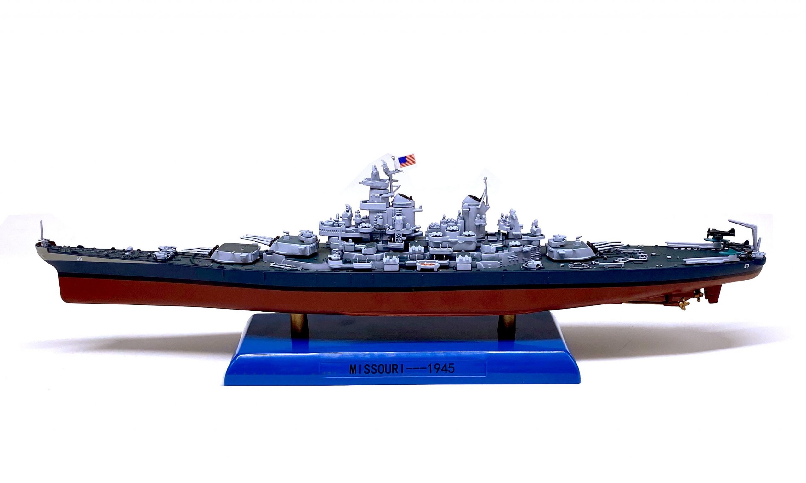 1:1000 World War II US battleship BB-63 Missouri Alloy hull Finished product of static simulation model 1:1000 World War II US battleship BB-63 Missouri Alloy hull Finished product of static simulation model