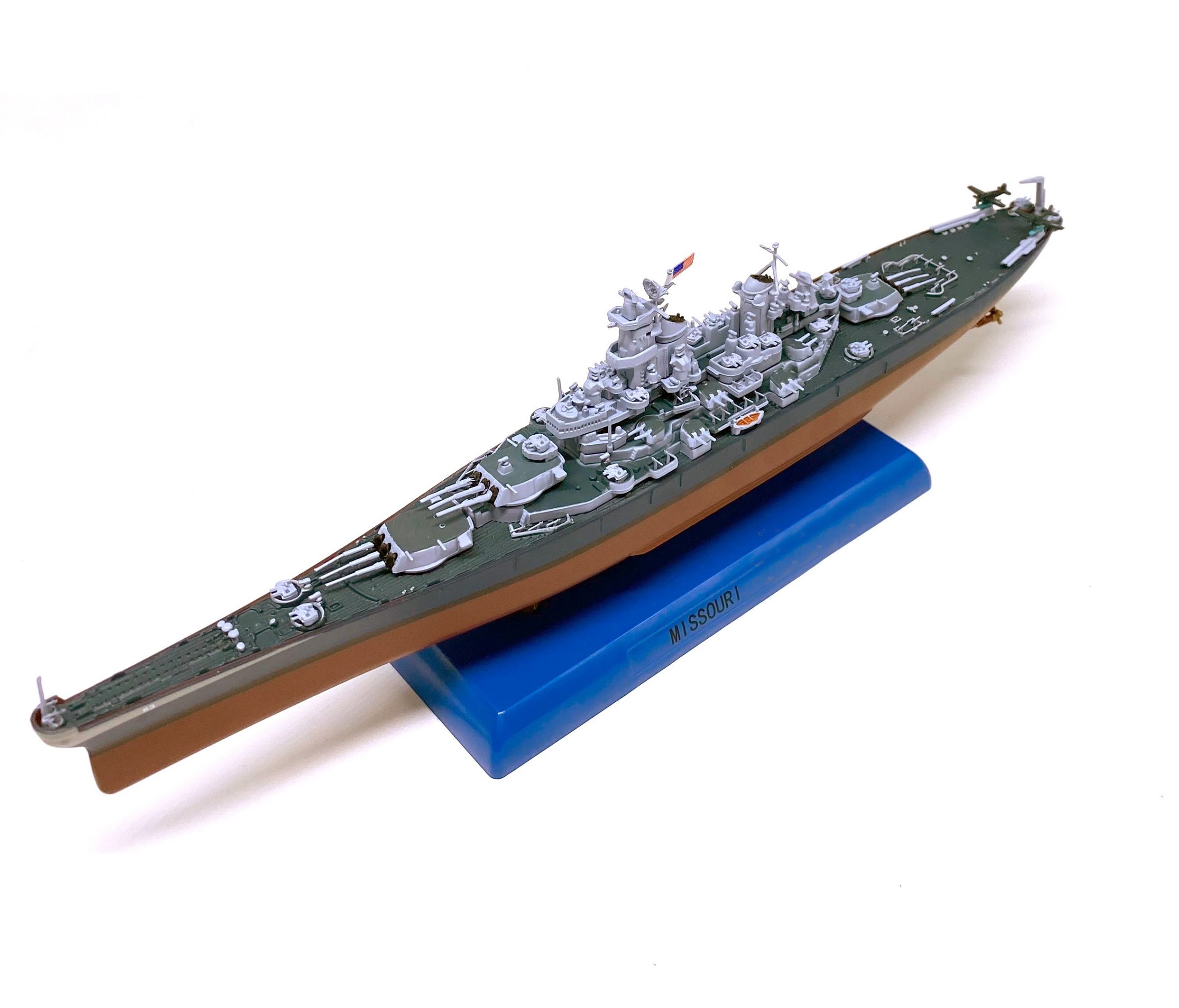 1:1000 World War II US battleship BB-63 Missouri Alloy hull Finished product of static simulation model 1:1000 World War II US battleship BB-63 Missouri Alloy hull Finished product of static simulation model