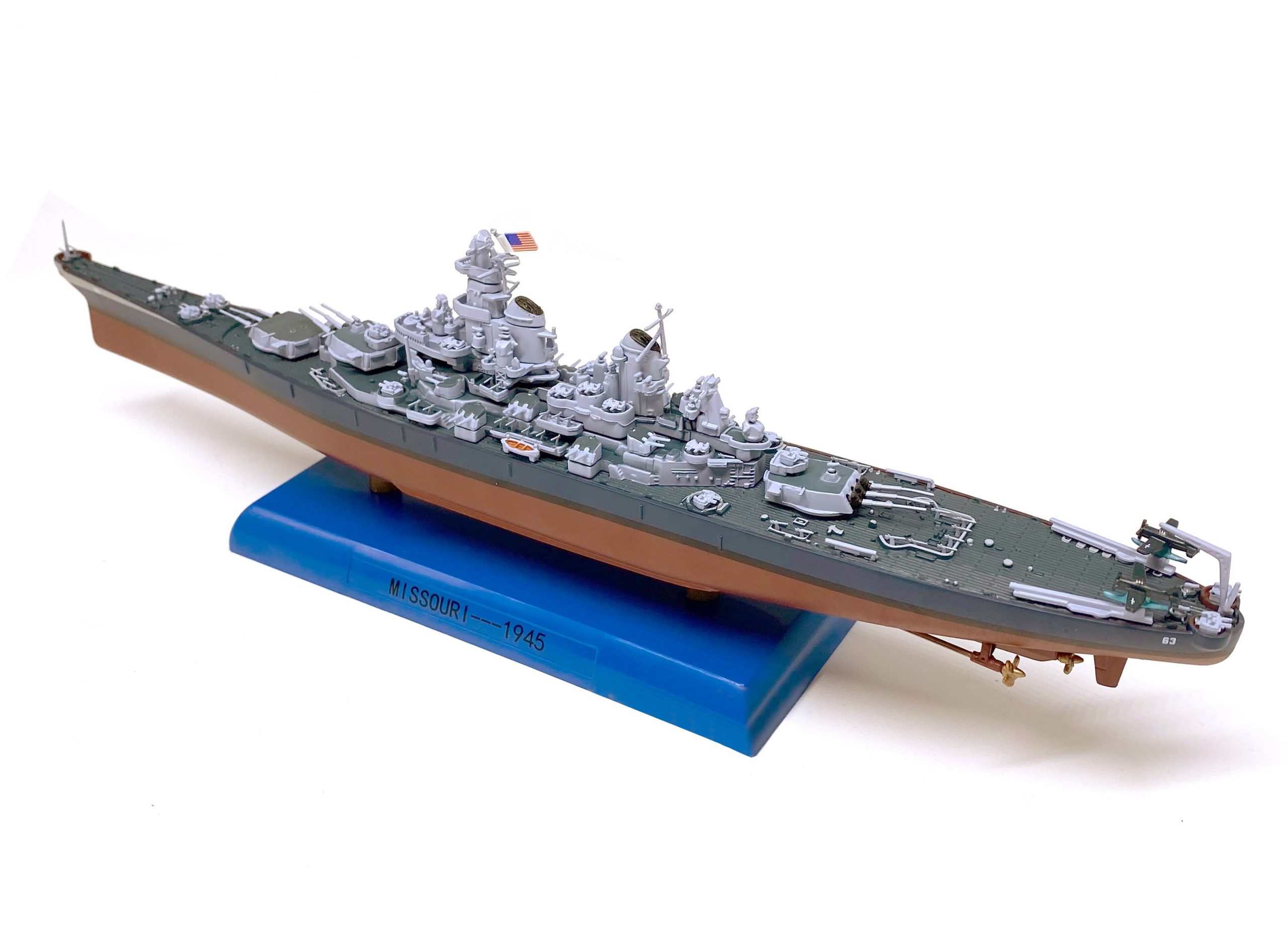 1:1000 World War II US battleship BB-63 Missouri Alloy hull Finished product of static simulation model 1:1000 World War II US battleship BB-63 Missouri Alloy hull Finished product of static simulation model