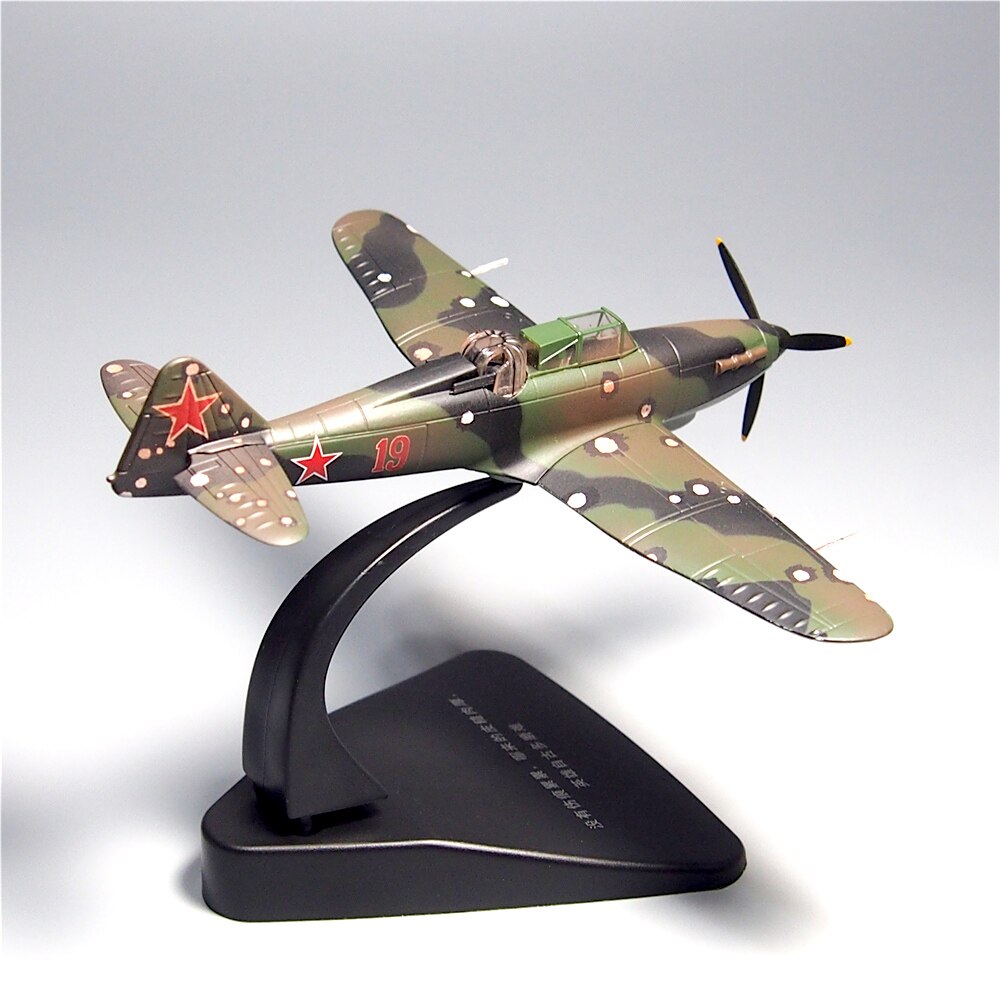 1 / 72 World War II Soviet IL2 fighter model Battle damage effect Alloy collection model 1 / 72 World War II Soviet IL2 fighter model Battle damage effect Alloy collection model