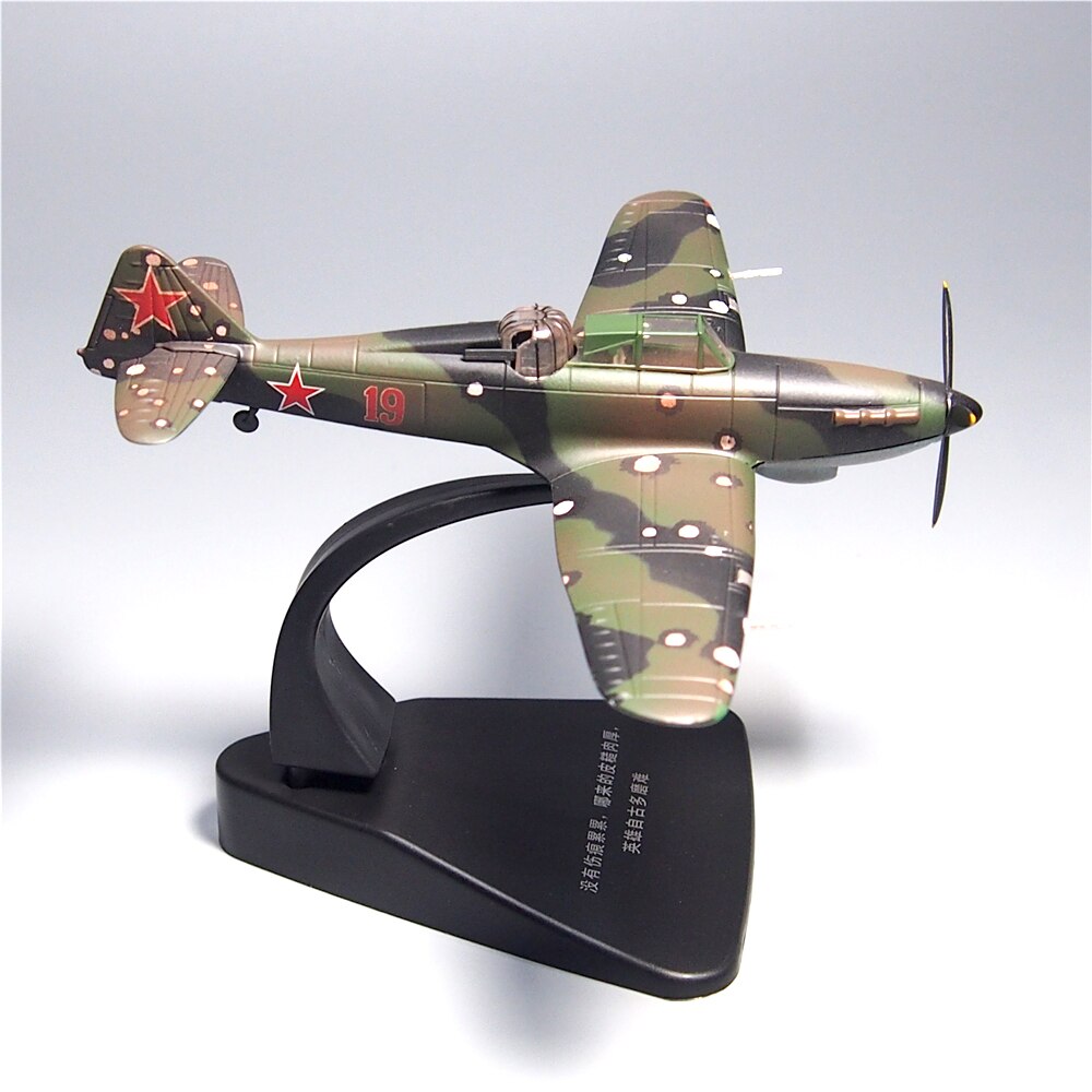 1 / 72 World War II Soviet IL2 fighter model Battle damage effect Alloy collection model 1 / 72 World War II Soviet IL2 fighter model Battle damage effect Alloy collection model