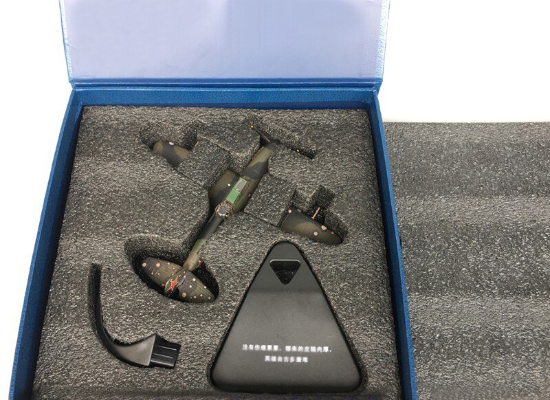 1 / 72 World War II Soviet IL2 fighter model Battle damage effect Alloy collection model 1 / 72 World War II Soviet IL2 fighter model Battle damage effect Alloy collection model