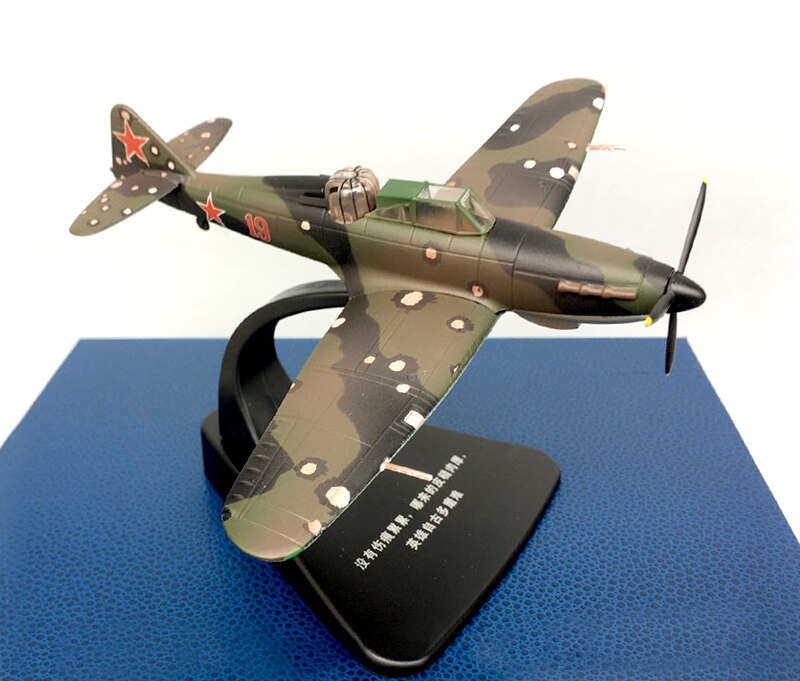 1 / 72 World War II Soviet IL2 fighter model Battle damage effect Alloy collection model 1 / 72 World War II Soviet IL2 fighter model Battle damage effect Alloy collection model