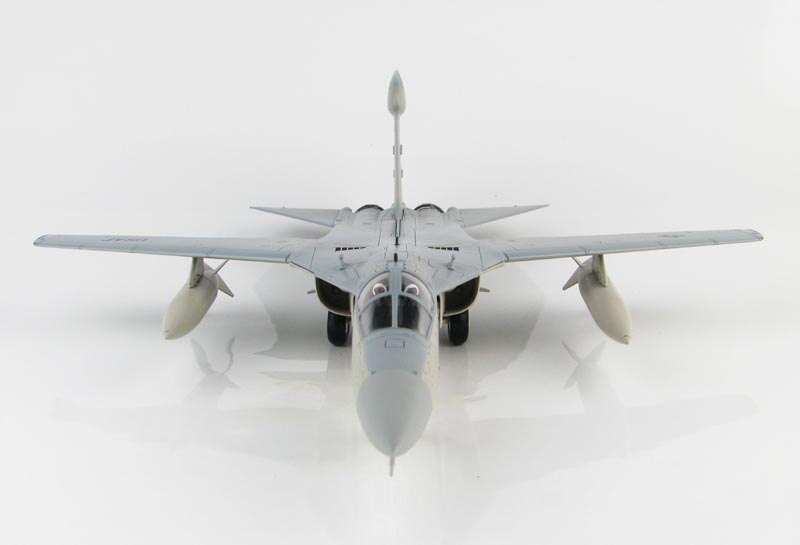 Fine 1 / 72 ha3022 USAF ef-111a EW aircraft Desert Storm operation Finished product collection model Fine 1 / 72 ha3022 USAF ef-111a EW aircraft Desert Storm operation Finished product collection model