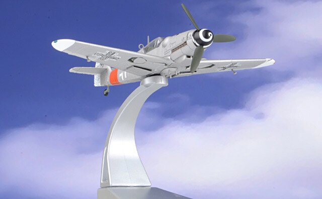 1 / 72 German BF109 G-6 fighter Mosquito Hunter Alloy collection model aa27107 1 / 72 German BF109 G-6 fighter Mosquito Hunter Alloy collection model aa27107
