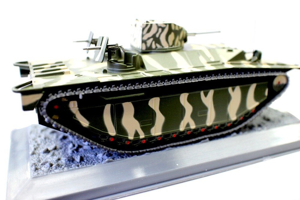 rare fine World War II US 1 / 43 LVT (a) - 1 USMC amphibious vehicle Peleliu 1944 September 1944 Alloy collection model