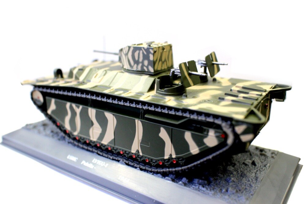 rare fine World War II US 1 / 43 LVT (a) - 1 USMC amphibious vehicle Peleliu 1944 September 1944 Alloy collection model