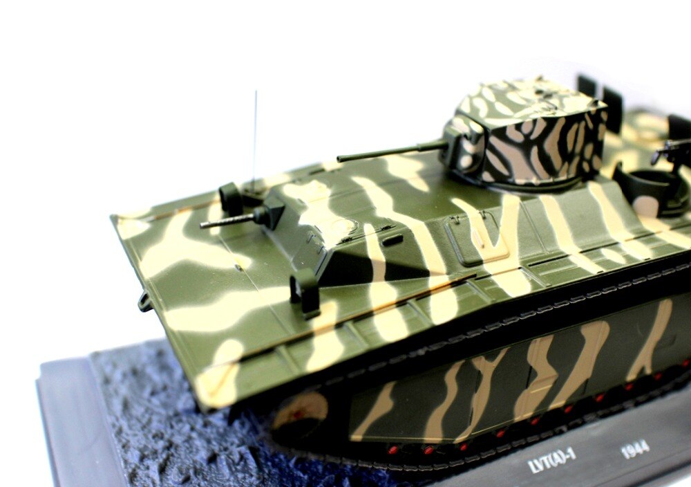 rare fine World War II US 1 / 43 LVT (a) - 1 USMC amphibious vehicle Peleliu 1944 September 1944 Alloy collection model