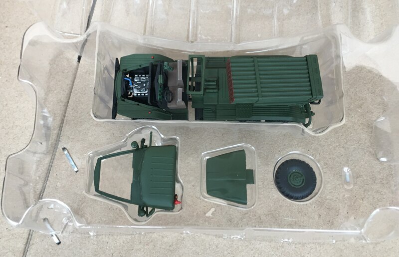 fine 1 / 72 Russian army bm21 rocket model 2015 St. Petersburg Victory Day parade Collection model fine 1 / 72 Russian army bm21 rocket model 2015 St. Petersburg Victory Day parade Collection model