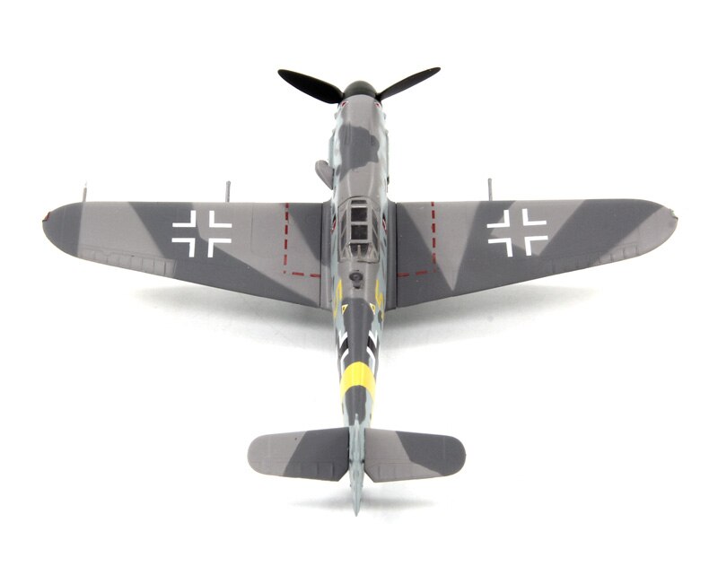 1 / 72 German bf109g-2 fighter Jg52 wing Finished aircraft model 37251 1 / 72 German bf109g-2 fighter Jg52 wing Finished aircraft model 37251