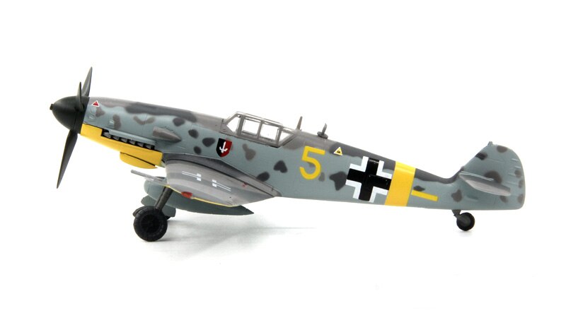 1 / 72 German bf109g-2 fighter Jg52 wing Finished aircraft model 37251 1 / 72 German bf109g-2 fighter Jg52 wing Finished aircraft model 37251