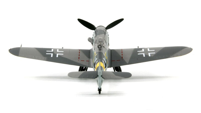 1 / 72 German bf109g-2 fighter Jg52 wing Finished aircraft model 37251 1 / 72 German bf109g-2 fighter Jg52 wing Finished aircraft model 37251