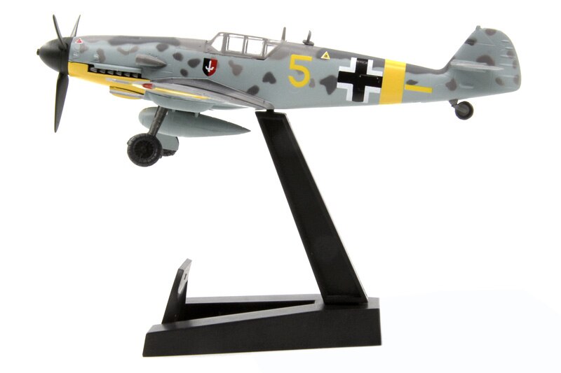1 / 72 German bf109g-2 fighter Jg52 wing Finished aircraft model 37251 1 / 72 German bf109g-2 fighter Jg52 wing Finished aircraft model 37251