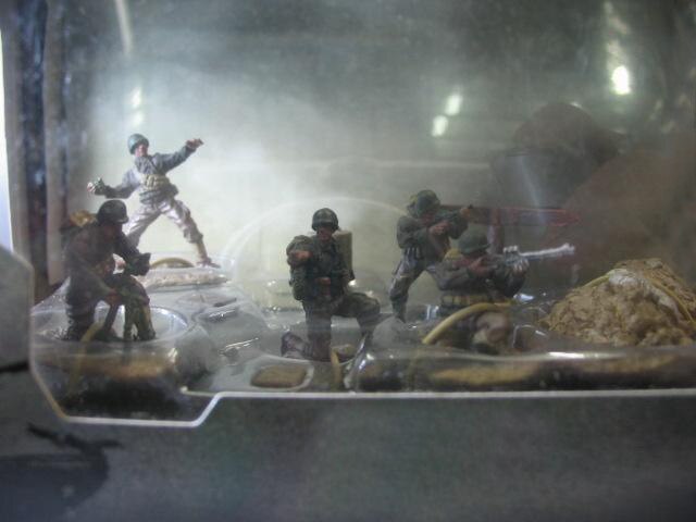 rare Super value 1:72 World War II soldier man model Scene suit resin 04#