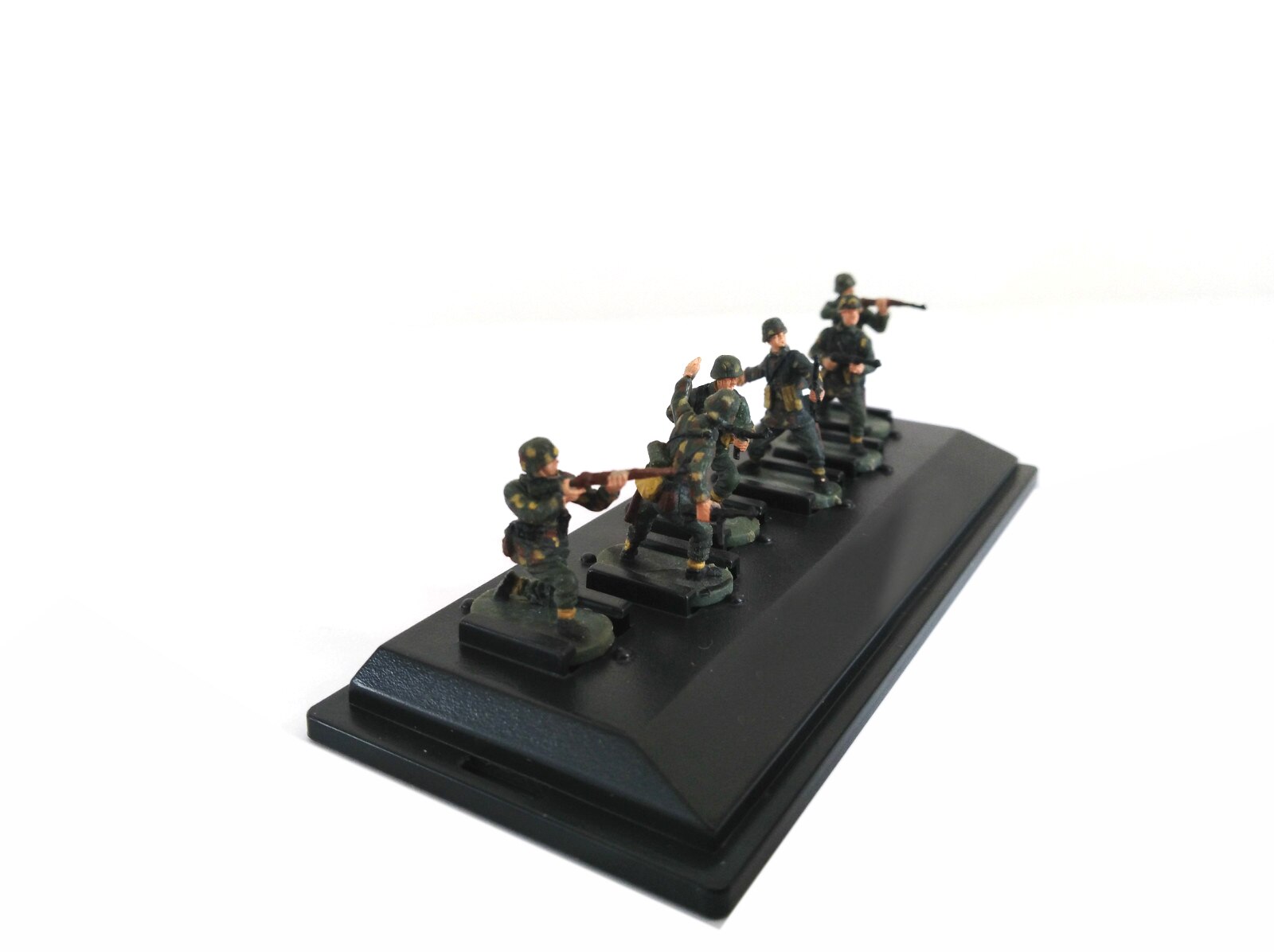 1 / 72 P801 German 6-man combat team Already painted Boxed soldier man model Tank scene accessories