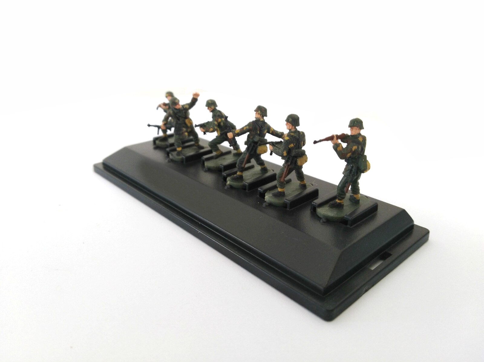 1 / 72 P801 German 6-man combat team Already painted Boxed soldier man model Tank scene accessories