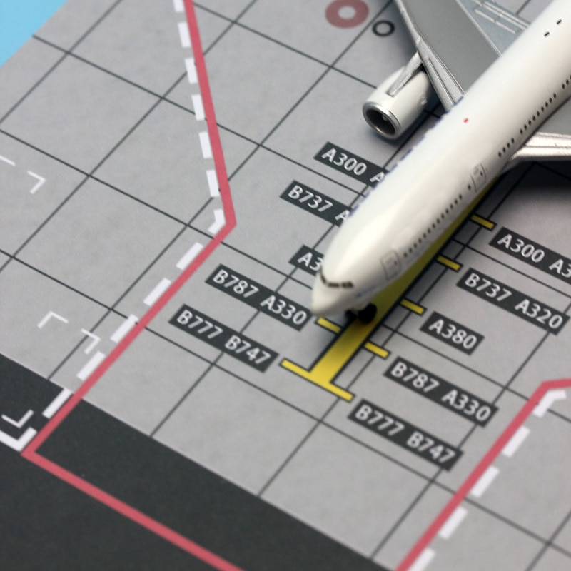 miniature 1:200 Airport Aircraft apron Platform orms Seat woodiness 30*40cm miniature 1:200 Airport Aircraft apron Platform orms Seat woodiness 30*40cm