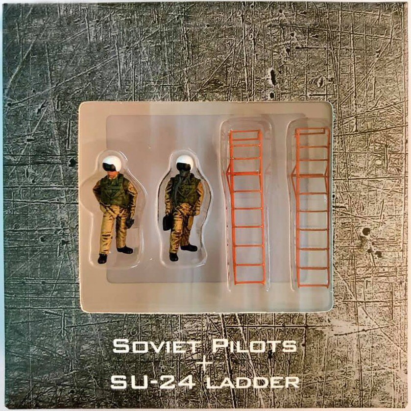 Rare 1/72 Soviet pilot and su24 ladder model Matching materials of fighter model sand table