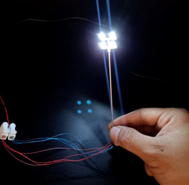 Miniature model Simulated Elevated Lighthouse 1:87/1:100 Basketball Court Sand Table Train Model Accessories 2pcs