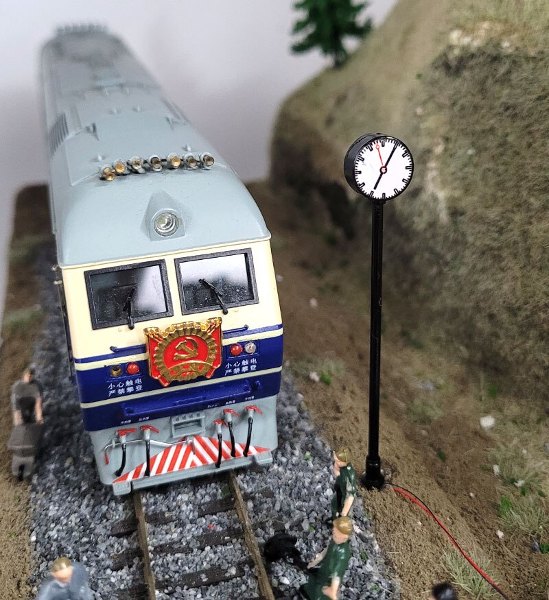 Miniature model 1: 87ho railway traffic signal indicator clock Sand table railway scenario materials With battery box