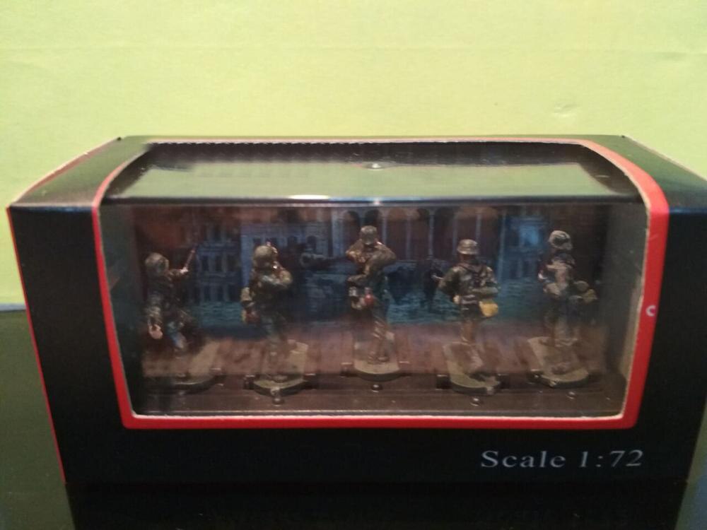 1/72 P804 German Five Soldier Finished coloured products Collocation tank model Military Scene Material 1/72 P804 German Five Soldier Finished coloured products Collocation tank model Military Scene Material