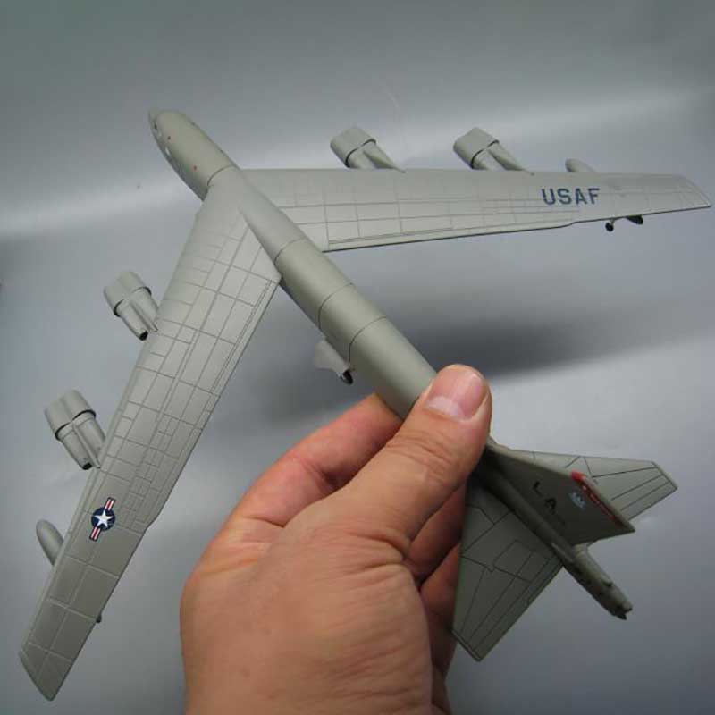 1/200 Scale US B 52 Bomber Aircraft With base Diecast Metal Military Plane Model Toy Displays Collections