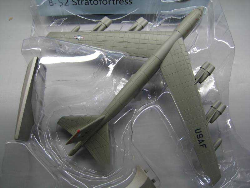 1/200 Scale US B 52 Bomber Aircraft With base Diecast Metal Military Plane Model Toy Displays Collections