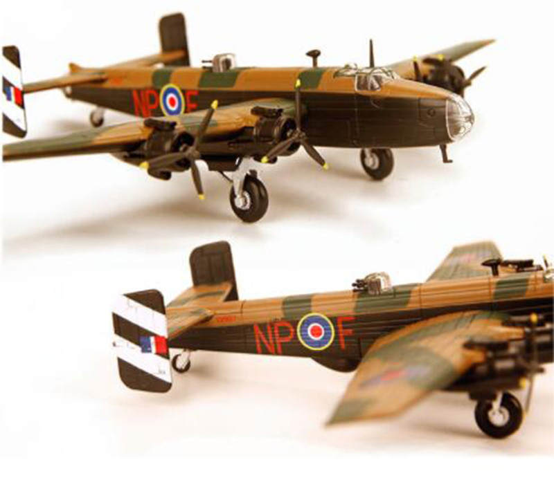 1/144 scale Halifax Retro fighter airplane model WWII Bomber Alloy aircraft adult children toys display Decoration collections