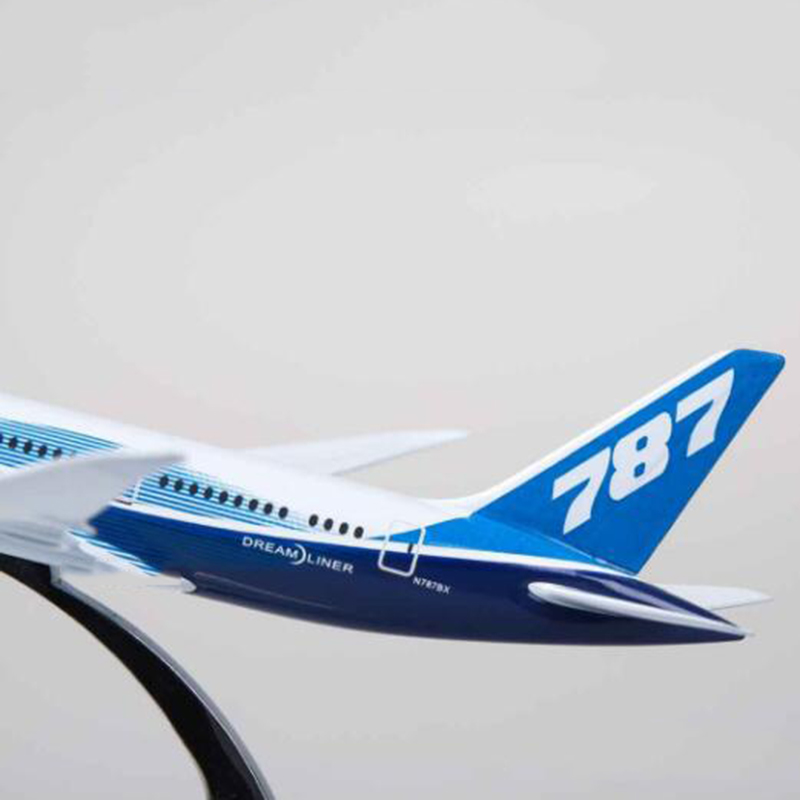 18CM simulation Aircraft 1:300 scale BoeingB-787 airline model alloy Diecasting Airplane Static W base display plane kids Gift
