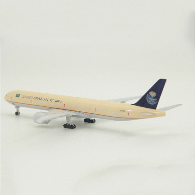 Boeing B777-300 model 19CM 1:400SAUDI ARABIAN AIRLINES with plastic base alloy aircraft plane display static model collectible Boeing B777-300 model 19CM 1:400SAUDI ARABIAN AIRLINES with plastic base alloy aircraft plane display static model collectible
