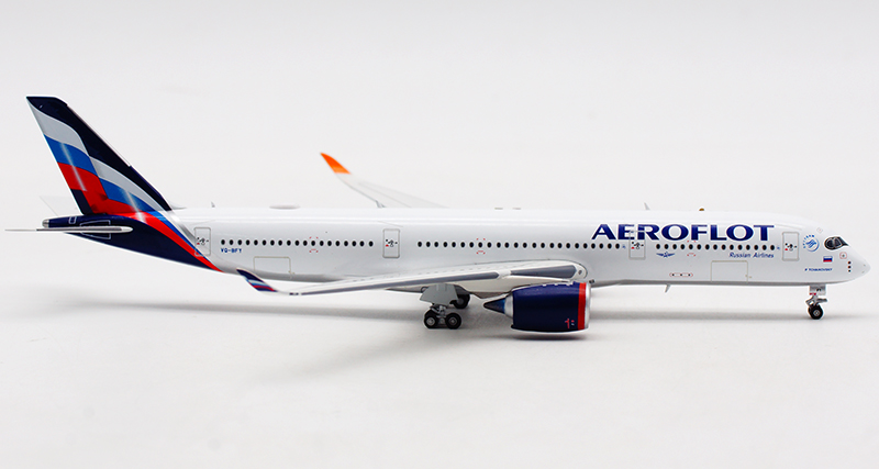 Diecast 1:400 Scale Air RUSSIA 350 Airplane A350 Model Toy with Base Landing Gear Alloy Aircraft Plane Collectible Display Toys