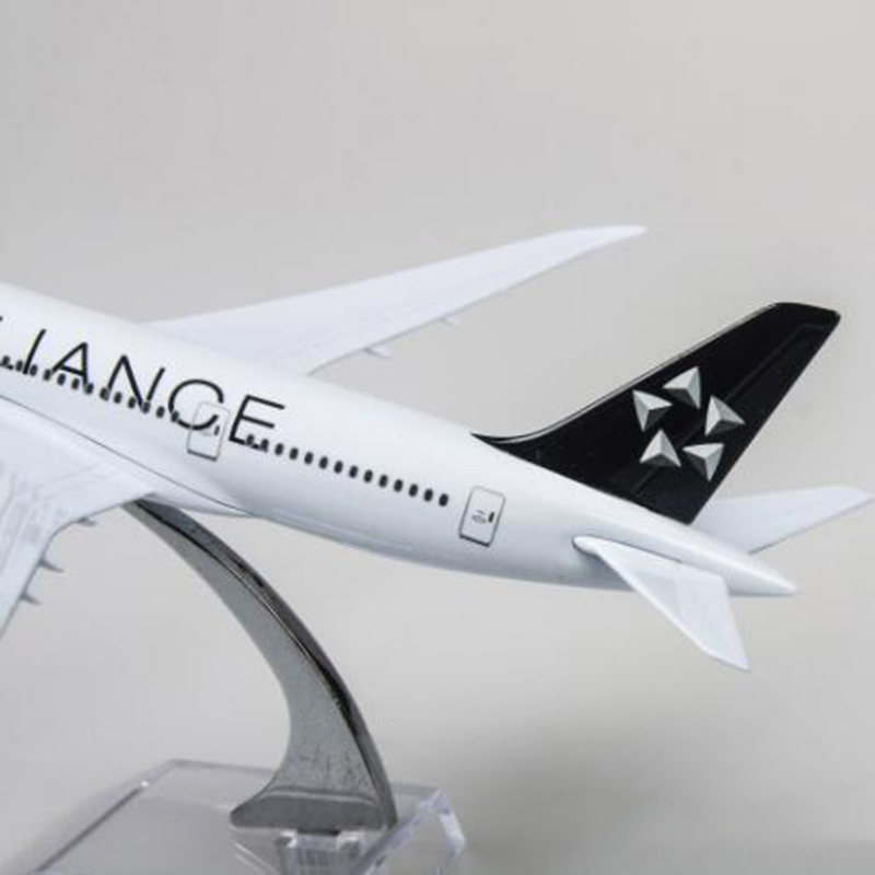 18CM Small Aircraft 1:300 Scale BoeingB-787 model STAR Airlliance airline alloy airplane Static W base Diecasting Plane Toy gift