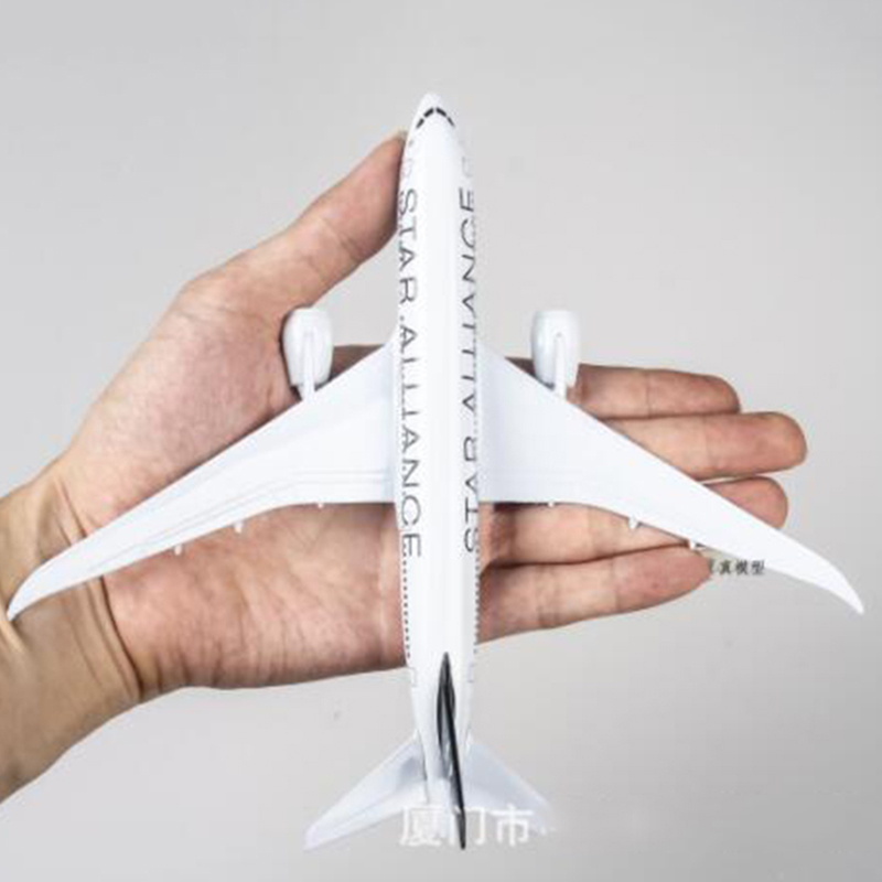18CM Small Aircraft 1:300 Scale BoeingB-787 model STAR Airlliance airline alloy airplane Static W base Diecasting Plane Toy gift