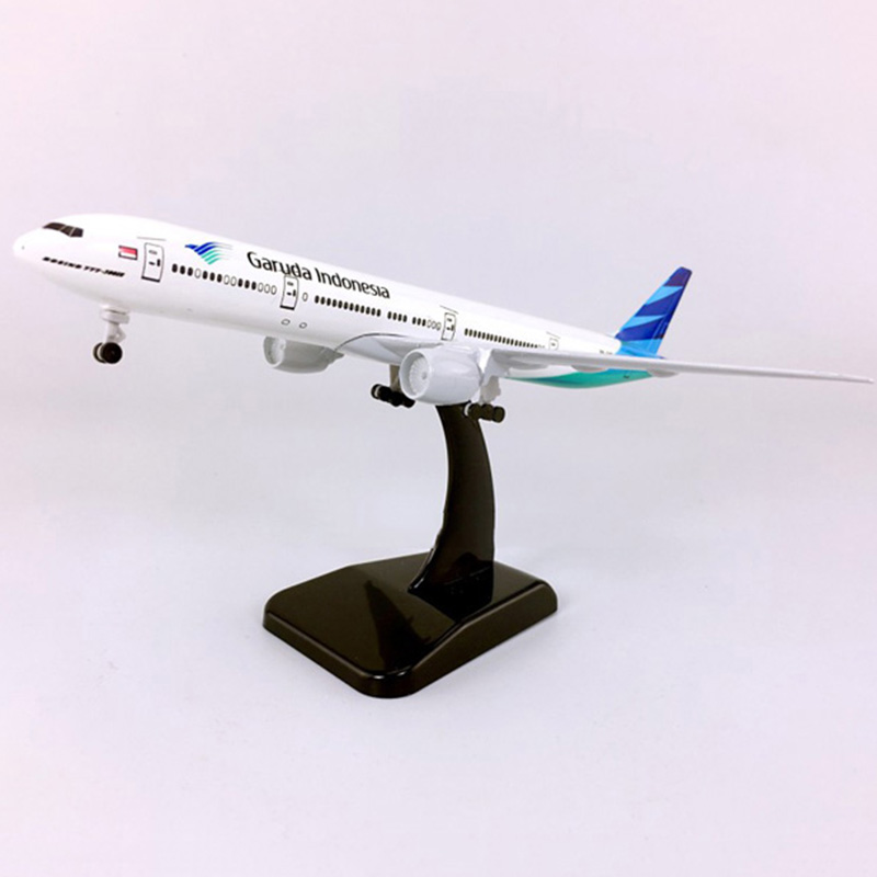 18CM 1:400 Boeing B777-300 model Garuda Indonesian Airlines alloy aircraft With wheels&base Diecast static plane collectibleGift