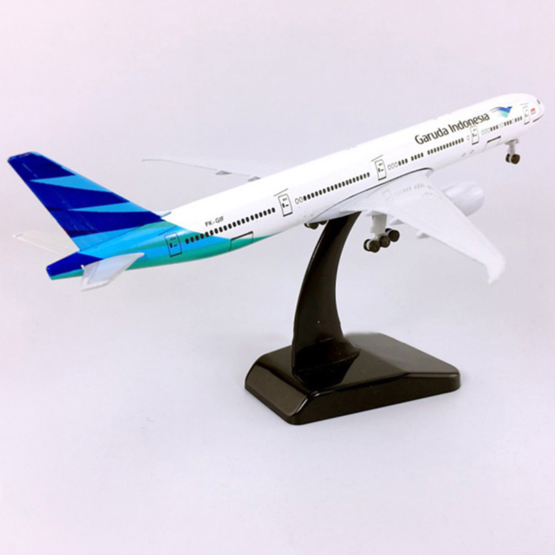 18CM 1:400 Boeing B777-300 model Garuda Indonesian Airlines alloy aircraft With wheels&base Diecast static plane collectibleGift