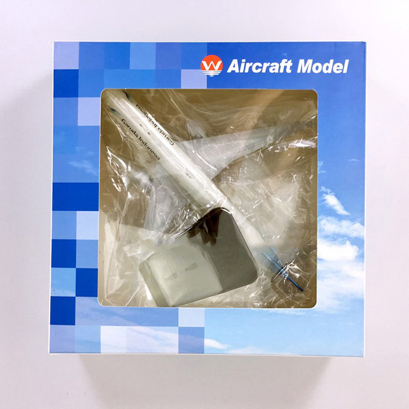 18CM 1:400 Boeing B777-300 model Garuda Indonesian Airlines alloy aircraft With wheels&base Diecast static plane collectibleGift