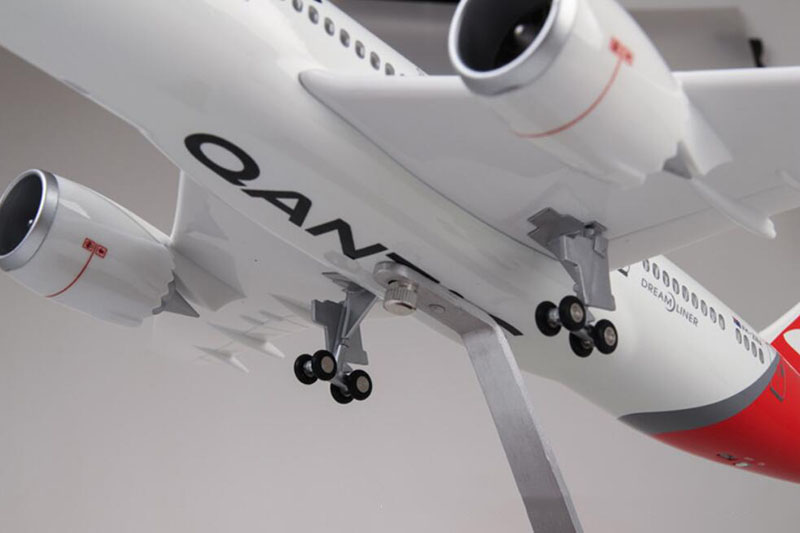 1/130 Scale 47cm Airplane Model Boeing B787 Dreamliner Aircraft QANTAS Airways Airlines W Wheeled Diecast Plastic Plane Toys 1/130 Scale 47cm Airplane Model Boeing B787 Dreamliner Aircraft QANTAS Airways Airlines W Wheeled Diecast Plastic Plane Toys