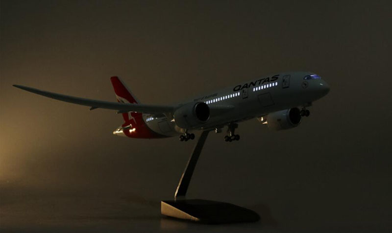 1/130 Scale 47cm Airplane Model Boeing B787 Dreamliner Aircraft QANTAS Airways Airlines W Wheeled Diecast Plastic Plane Toys 1/130 Scale 47cm Airplane Model Boeing B787 Dreamliner Aircraft QANTAS Airways Airlines W Wheeled Diecast Plastic Plane Toys