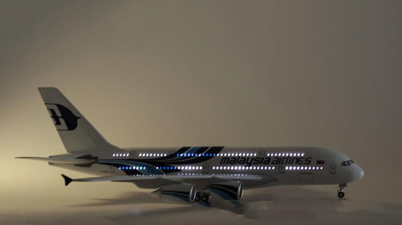 1/160 Scale Malaysia Airline Airplane Model 50.5CM Airbus 380 A380 W Light&Wheel Diecast Plastic Resin Plane For Collection Toys