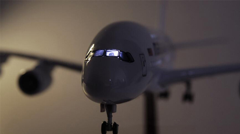 1/160 Scale Malaysia Airline Airplane Model 50.5CM Airbus 380 A380 W Light&Wheel Diecast Plastic Resin Plane For Collection Toys