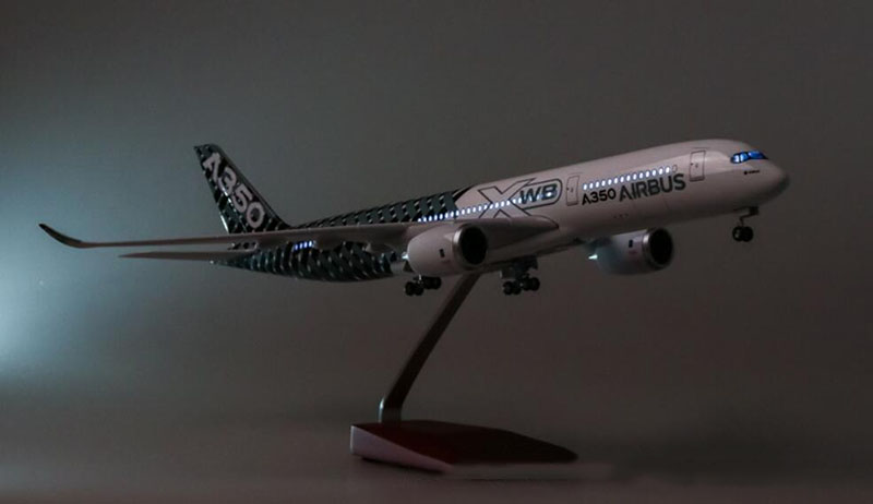 1/142 size 47 cm aircraft Airbus A350 passenger aircraft XWB Airlines W type light and hub die-cast plastic aircraft collection