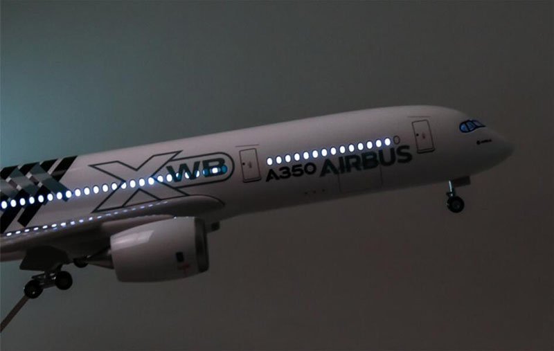 1/142 size 47 cm aircraft Airbus A350 passenger aircraft XWB Airlines W type light and hub die-cast plastic aircraft collection