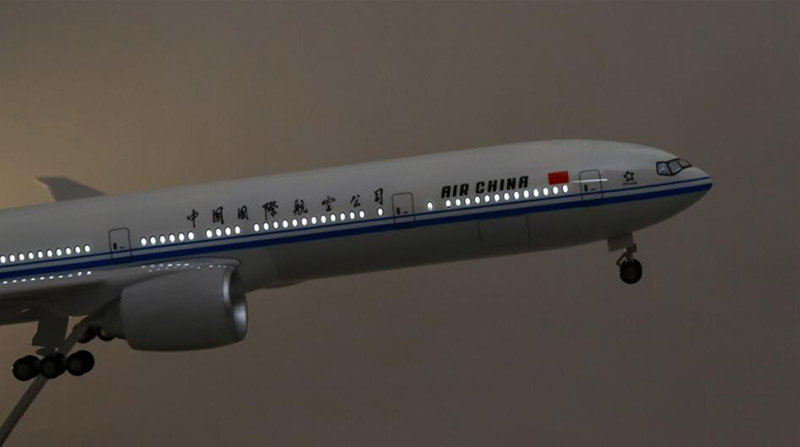 47CM Aircraft 1/157 Scale Simulation Boeing B777 Airplane Model Toys Air China Airlines W Light and Wheel Diecast Plastic Plane